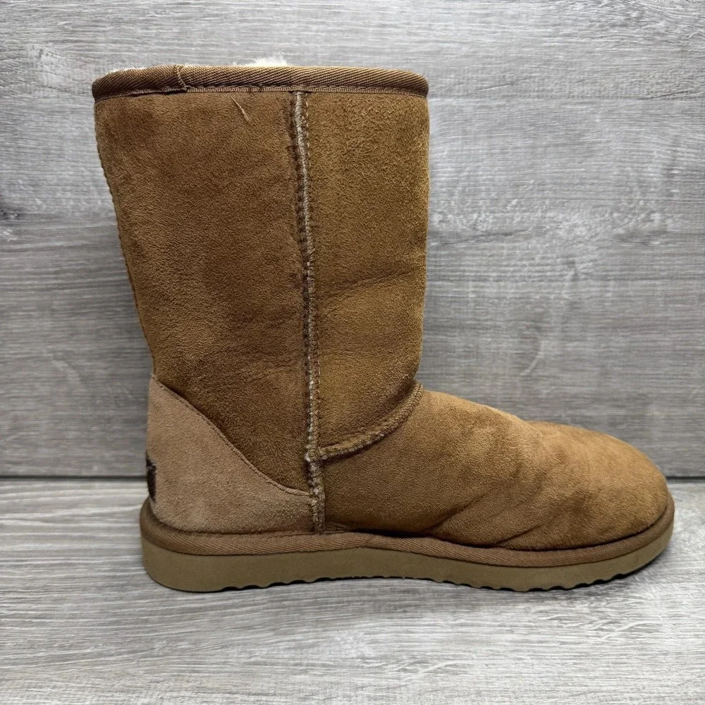 UGG Classic Short Boots Women Size 7 Chestnut Suede Sheepskin Lined 5825